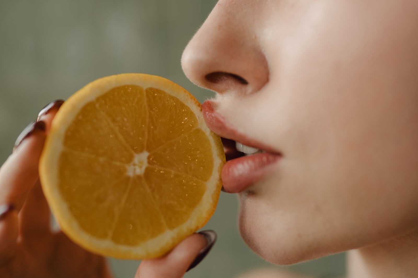 Tasting a fresh orange slice — citrus, vitality and ritual